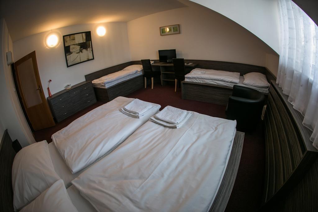 Hotel Rose Břeclav Eksteriør billede