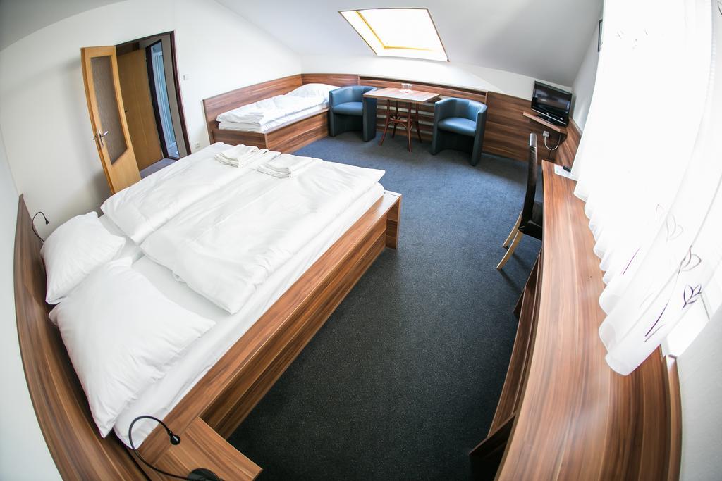 Hotel Rose Břeclav Eksteriør billede