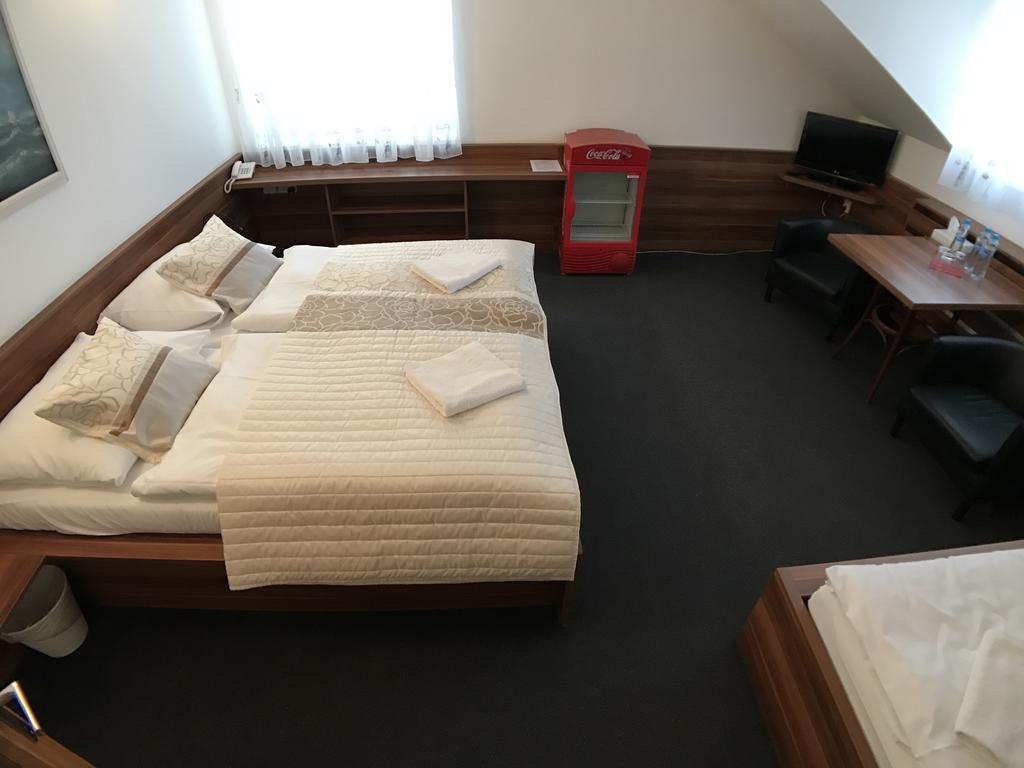 Hotel Rose Břeclav Eksteriør billede