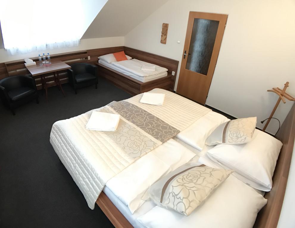 Hotel Rose Břeclav Eksteriør billede
