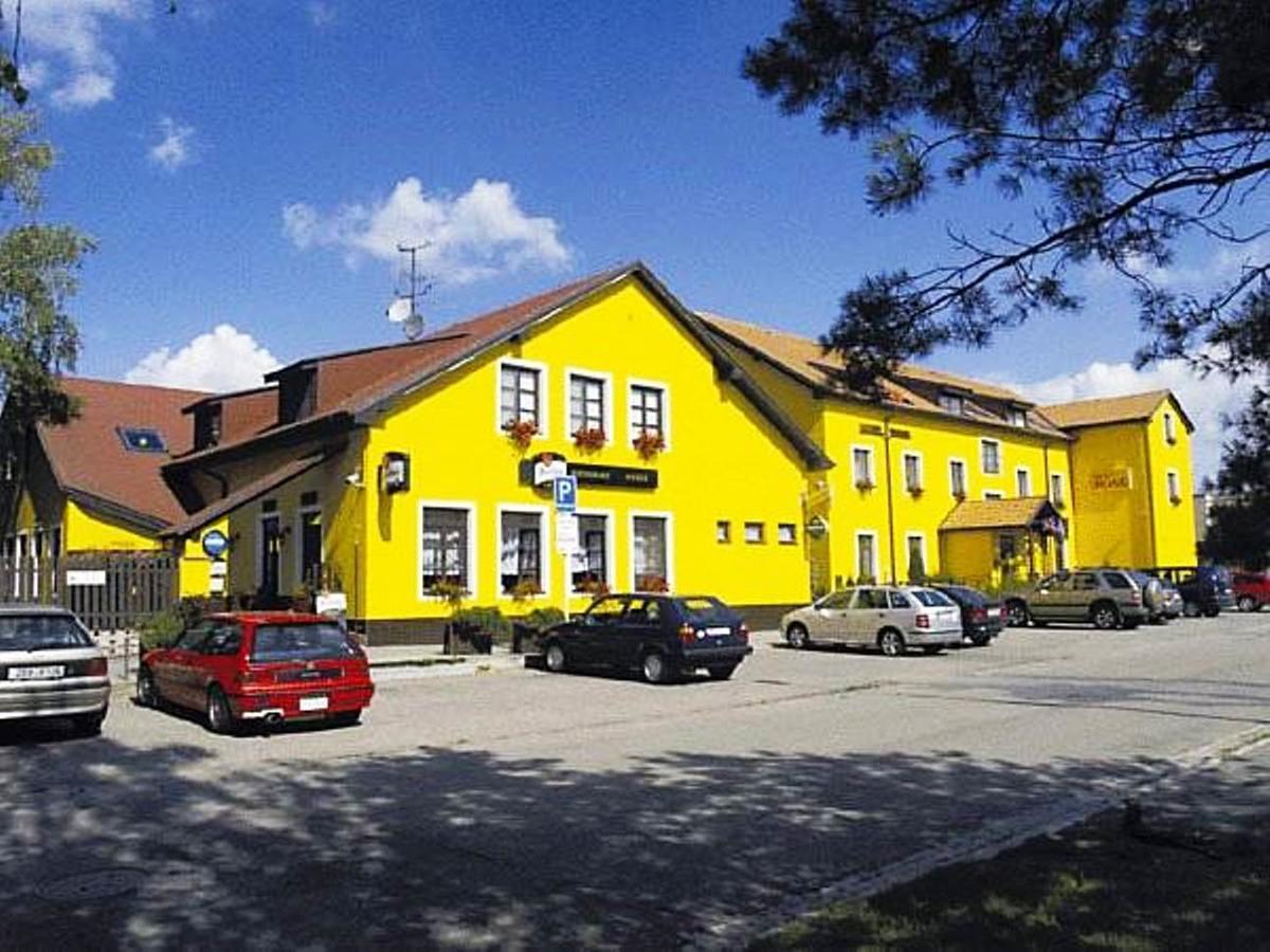 Hotel Rose Břeclav Eksteriør billede